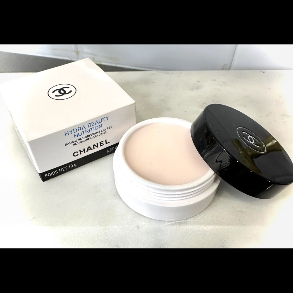 CHANEL White Primer Makeup Essential